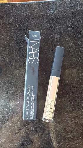Vendo corretivo NARS NOVO