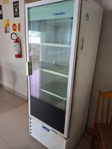 Geladeira expositora para restaurante,  funcionando!