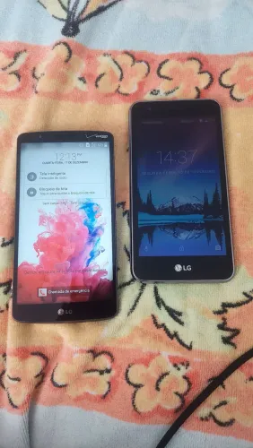 Dois celulares LG