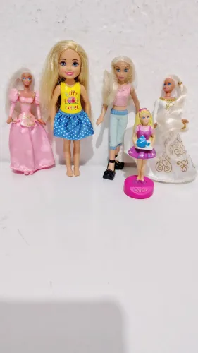Lote de bonecas em miniatura