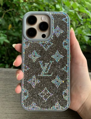 capa case capinha iphone 16 pro cristais prata cristais cinza estampa lv