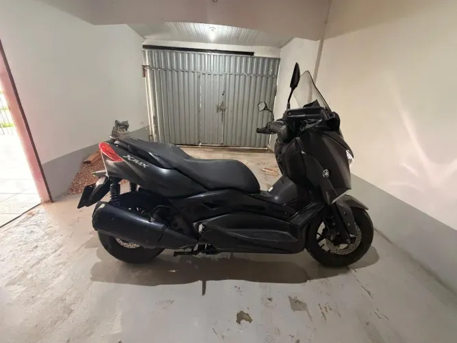 Linda moto, conforto, dirigibilidade , economia. Pouco km 