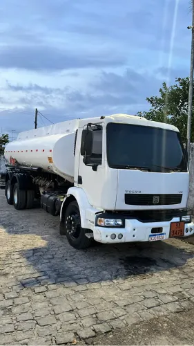 Vende-se caminhão tanque volvo vm 210