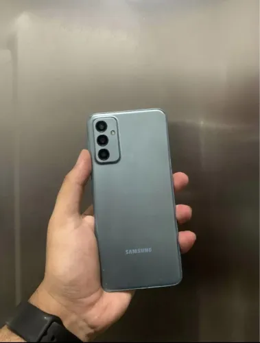 Vendo 2 celulares 128 gigas 1 tendo caixa 
