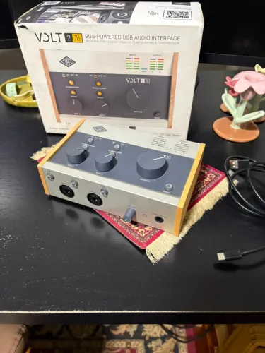 Interface de Áudio Universal Audio Volt 276 USB-C - Com Caixa Original