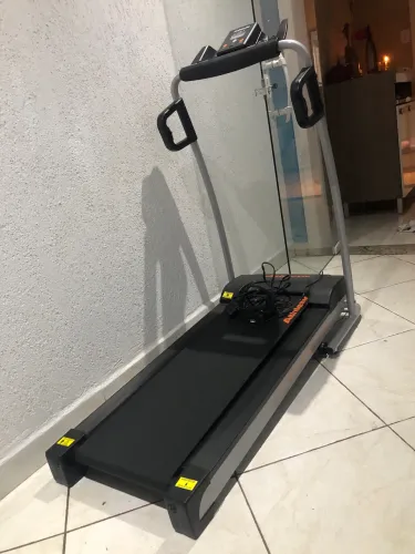 Esteira semi nova