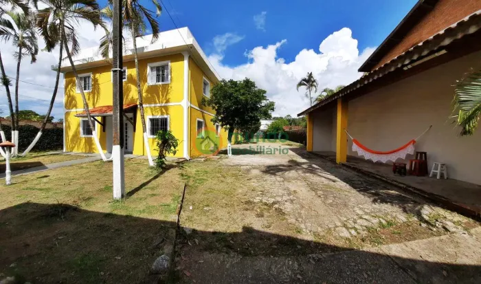 Casa à Venda com Piscina em Tremembé, 1.047 de Terreno