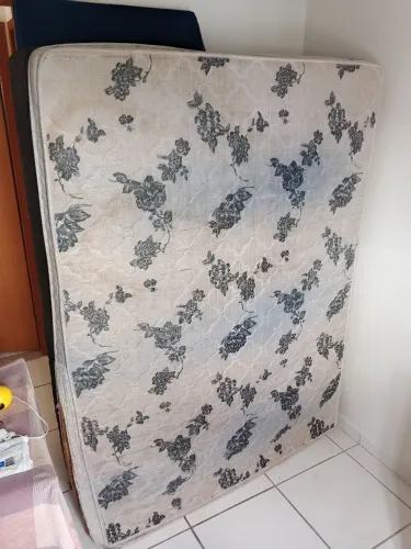Doação: Cama Box Casal (Precisa de Reforma)