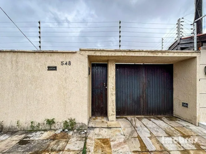 Casa próxima ao Lago Jacarey com 3 Quartos (Sendo 2 Suítes) para alugar por R$ 3.331/mês -
