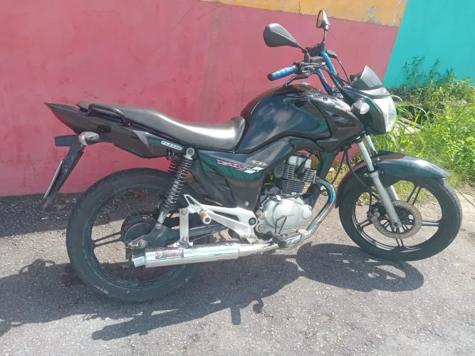 Vendo minha moto fan 150 top toda em Dias. 