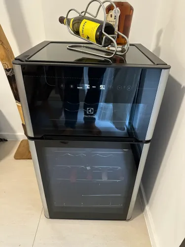 Adega de vinho Electrolux - Modelo ACD29