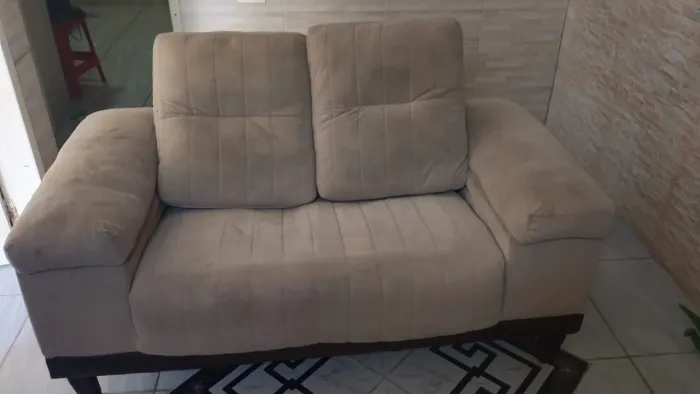 Sofá de dois lugares 