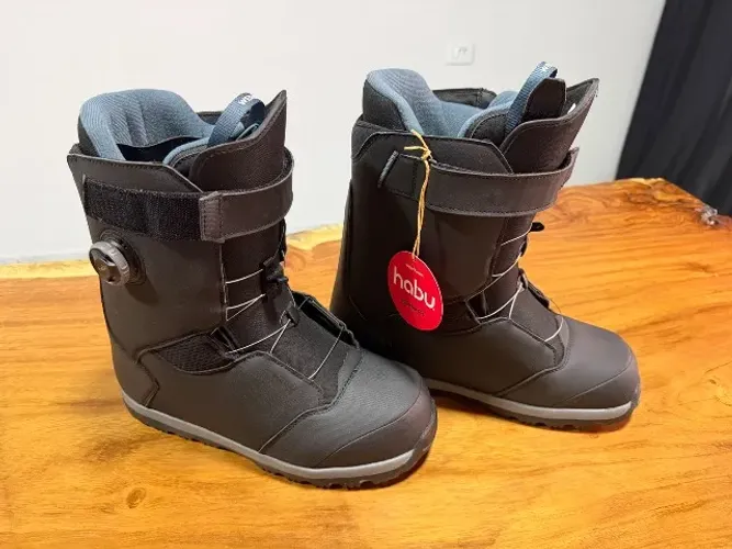 Bota de Snowboard 43 (NOVA)