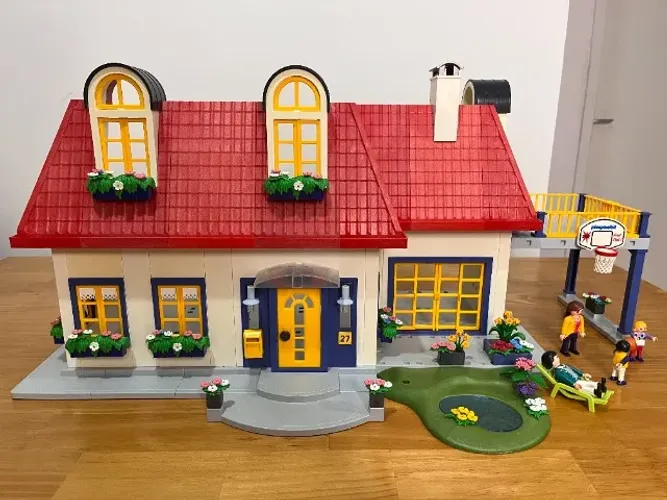 LOTE PLAYMOBIL CASA + MÓVEIS E BONECOS