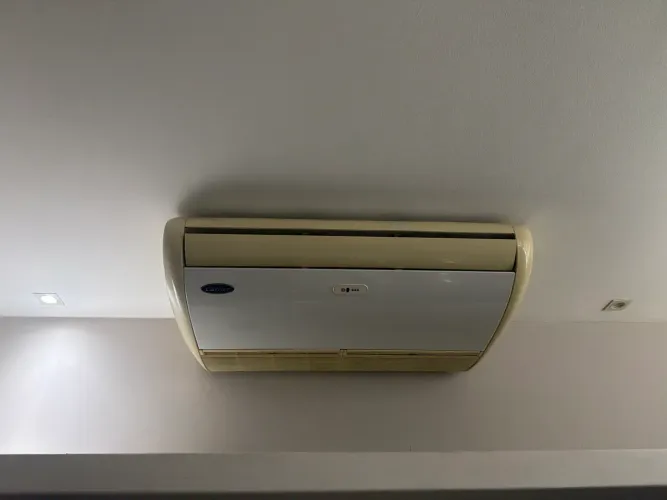 Ar-Condicionado Carrier Piso-Teto 24.000 BTUs - Compressor e Condensadora Novos