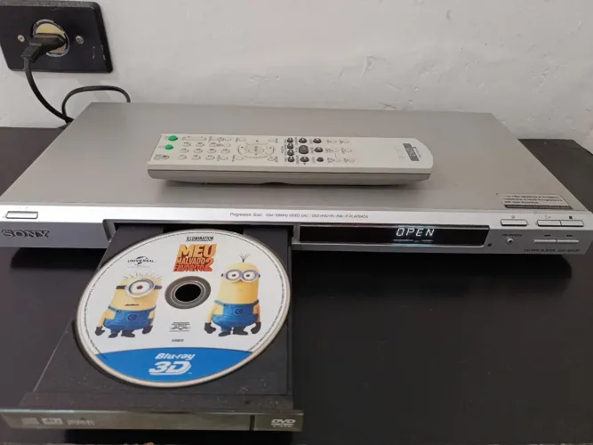 Dvd e CD Player Sony Clássico Original Novinho Impecável Com Controle e 3 Filmes
