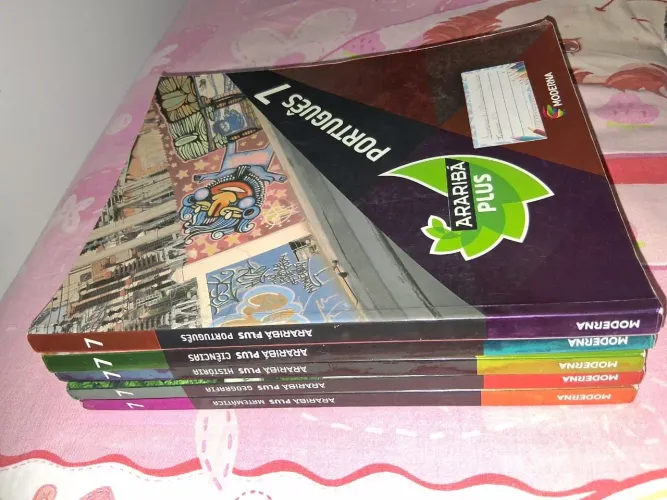 Venda de kit de livros usados moderna para alunos do 7° ano em ótimo estado