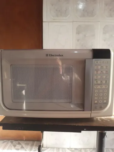 Microondas electrolux MEF41 31L branco,127v lindo