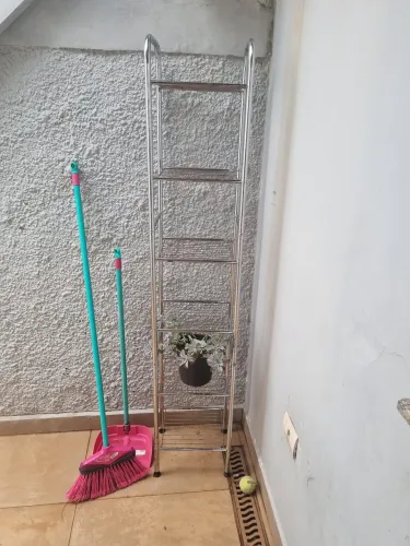 Suporte com prateleiras