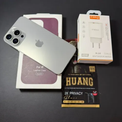 IPhone 15 Pro Max 256GB Natural Titanio Nunca mexido! Excelente estado! Aceito cartao!