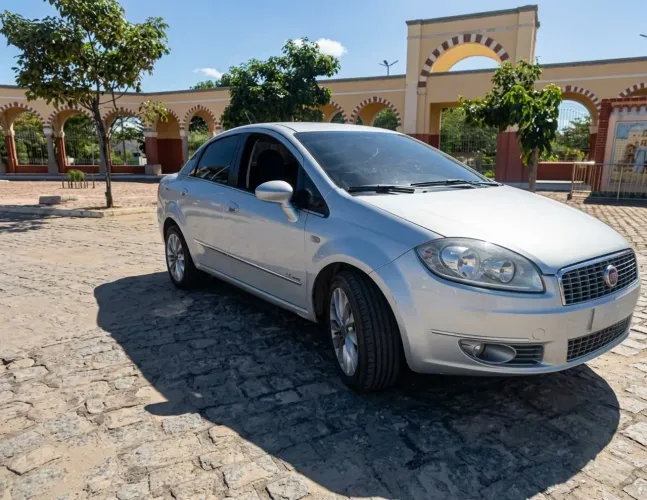 Fiat Linea Essence 1.8 Flex 16V 4P 2014