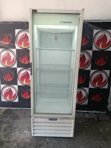 Geladeira expositora 220 volts marca METALFRIO funcionando perfeitamente