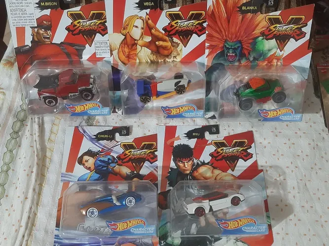 Carrinhos hot wheels characters cars street fighter, LEIA DESCRIÇÃO
