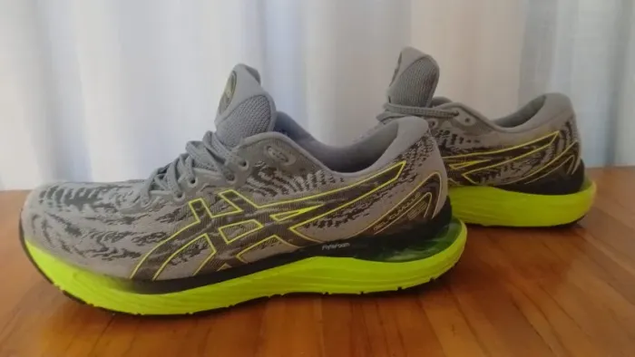 IMPORTADO Tênis Asics Gel-Cumulus 23 Cinza e Verde Limão Importado Tam. 41