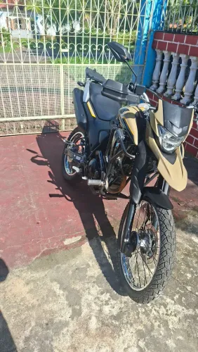 Vende-se LANDER 250 2023 com apenas 10.000km rodados