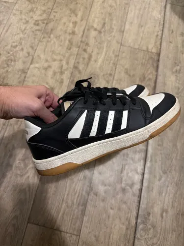 Adidas n 40 quase novo