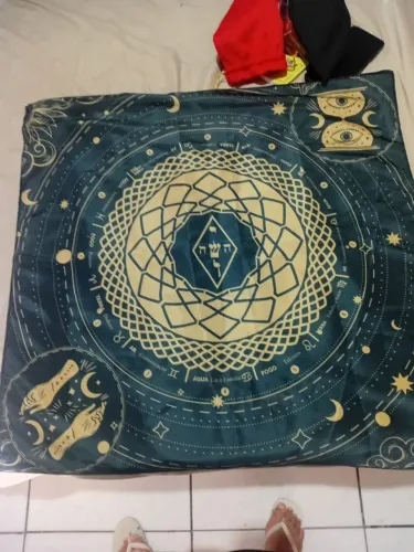 Toalha, baralho cigano e tarot