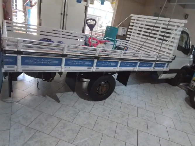 Carroceria pra iveco e 3/4