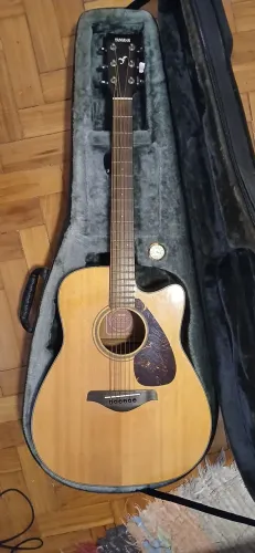 Violão Yamaha FGX700SC eletroacústico - Estado de novo