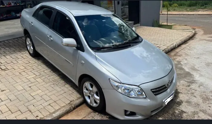 Toyota Corolla GLI 1.8 Flex 16V Mec. 2011