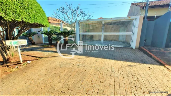 Casa à venda em Campo Grande-MS, bairro Monte Carlo: 5 quartos, 1 suíte, 3 salas, 5 banhei