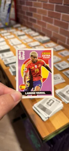 Figurinha Lamine Yamal Lilás