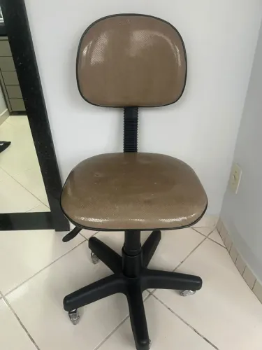 Cadeira de Escritório Secretária Giratória (No Estado / Desapego)