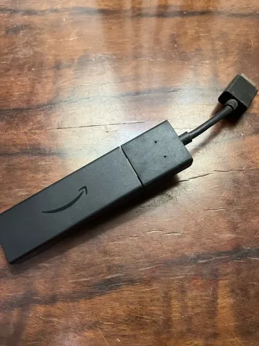 Amazon Fire Stick com fonte e cabo