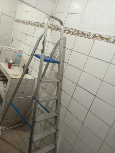 Escada alumínio 7 degraus