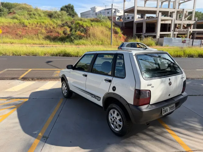 Fiat Uno Mille Celeb. WAY Econ. 1.0 F.flex 4P 2010