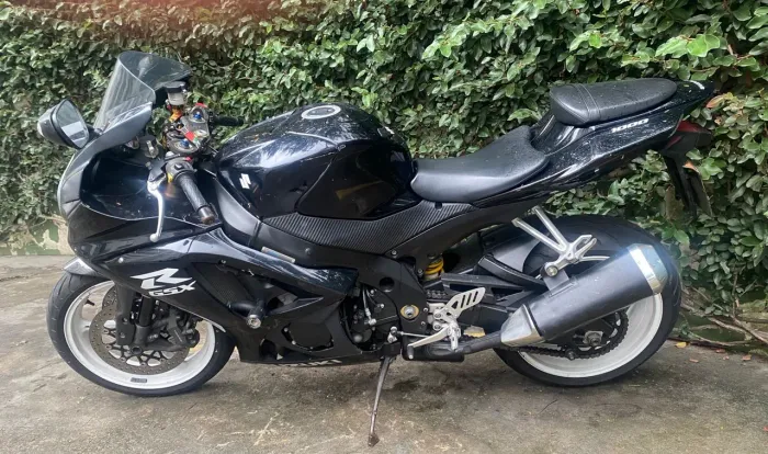 Moto Suzuki Srad 1000