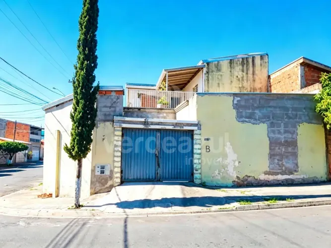 Sobrado com 2 quartos, varanda ampla, kitnet no Jd. Santa Fé em Hortolândia-SP.