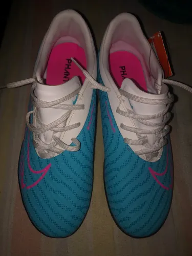 Chuteira da nike nunca usada 