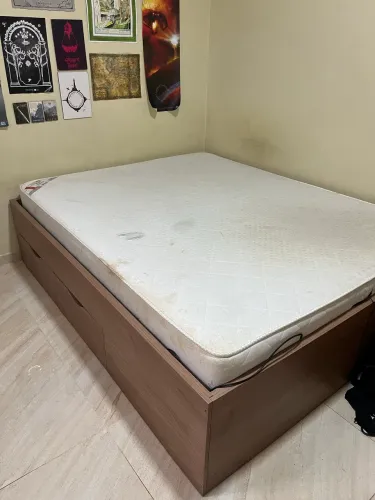 Cama e colchão Queen