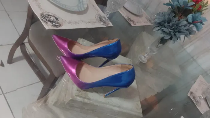 Scarpin degrade rosa e azul 