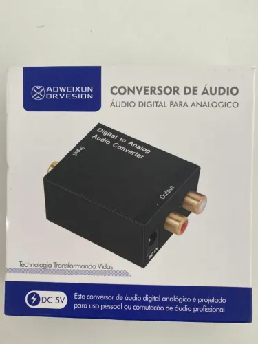 Conversor de áudio digital para analógico acompanha um cabo óptico