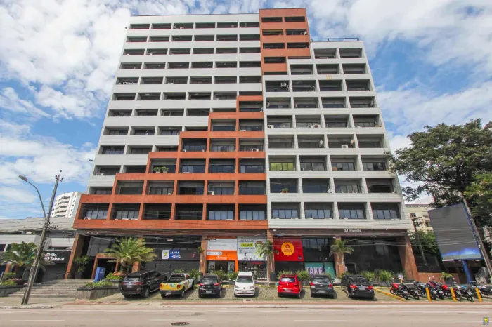 Loja comercial com mezanino na Varjota