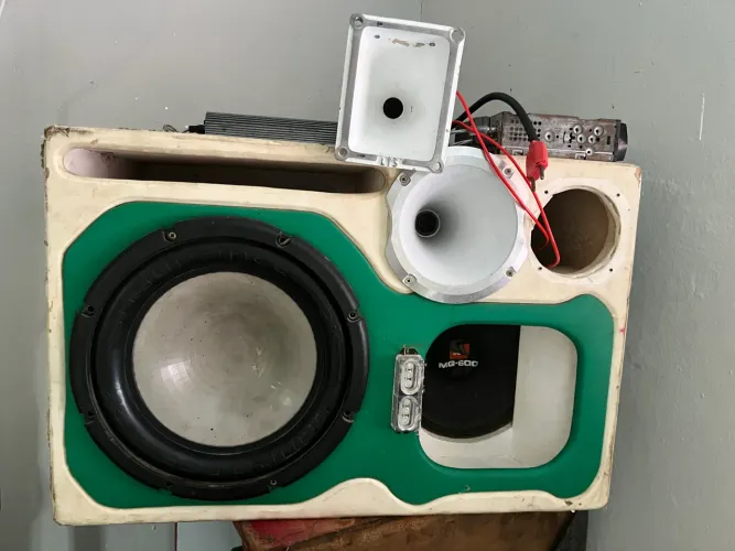 Som automotivo completo com módulo e subwoofer- 2.500