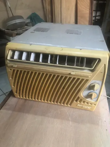 AR CONDICIONADO DE JANELA