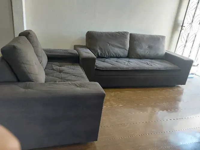Conjunto sofá dois e três lugares.